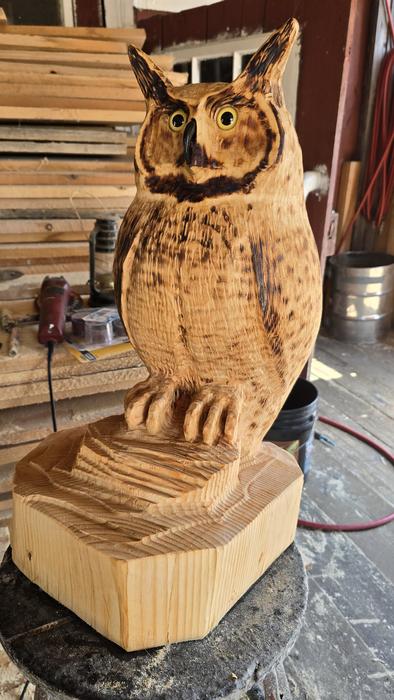 Great horned owl chainsaw carving photo 1