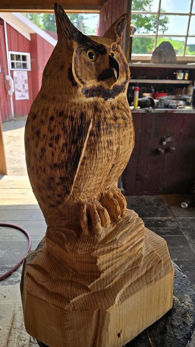 Great horned owl chainsaw carving photo 2