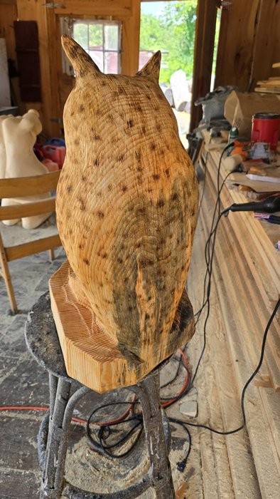 Great horned owl chainsaw carving photo 4